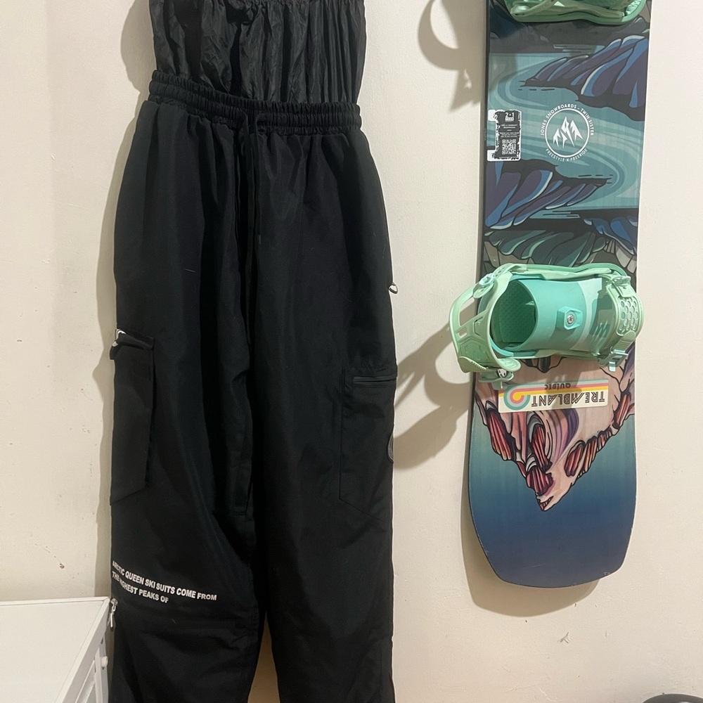 Men's Black Cargo Pants - Picture 2 of 8